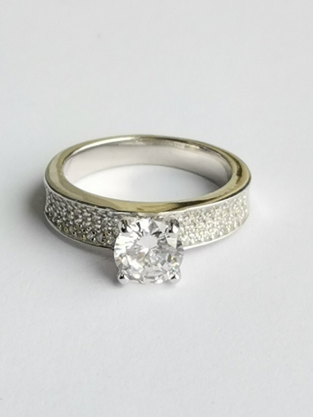 Round cut CZ Cathedral Set Ring Sterling Silver size 7.75 🆕